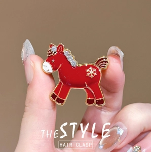Elegant red horse hair clasp with gold metal lining and sparkling rhinestones for festivals