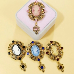 Vintage Cameo Beauty Head Brooch Alloy Rhinestone Relief Victorian Style Baroque Brooches With Pendant For Women Jewelry
