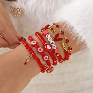 Meerlaagse rode kralen armbandenset met LOVE-bedeltjes en hartjes voor dames