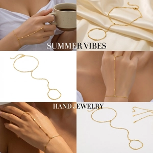 Vista dettagliata di un bracciale a catena da mano dorato boho con anelli e metallo