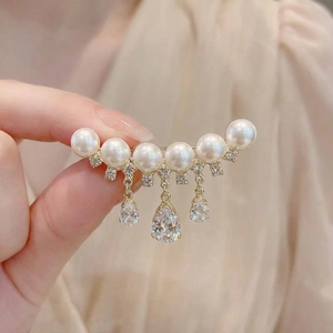 Elegant Alloy Artificial Pearl Rhinestone Waterdrop Brooch Pin For Women Gold Arc Shape Wedding Banquet Party Dress Accessories