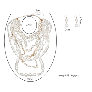 Vista detallada del conjunto de collar de perlas multicapa y pendientes con medidas