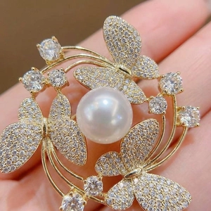 Luxury golden butterfly brooch with white pearl and sparkling crystals for women