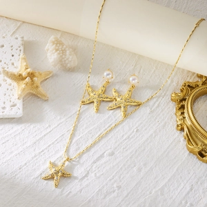 Starfish jewelry set with gold necklace and pearl earrings featuring white crystals