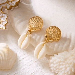 Detailed shot of starfish shell earrings with cowrie shell and gold plating