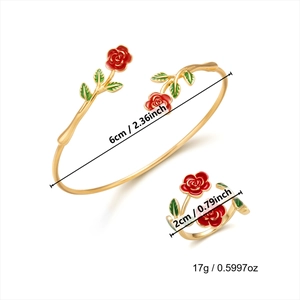 Afmetingen van de rode emaille rozen sieradenset met open armband en ring set