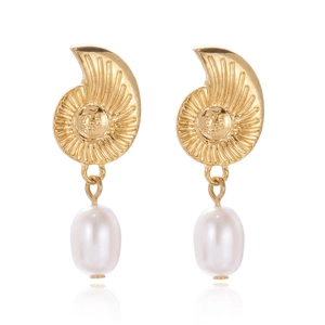 Elegant gold conch shell earrings with white pearl pendants for summer beach fashion