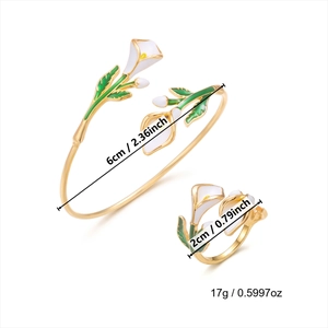 Gedetailleerde afmetingen van calla lelie sieradenset met armband en ringmaten