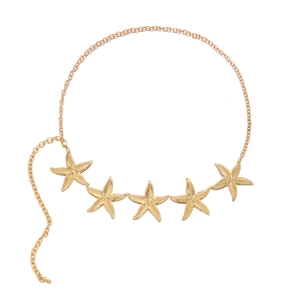 Detailaufnahme der goldenen Seestern-Taillenkette mit strukturierter Metallgliederkette