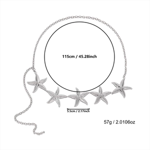 Detail der silbernen Seestern-Körperkette mit 115 cm Länge und fünf maritimen Anhängern