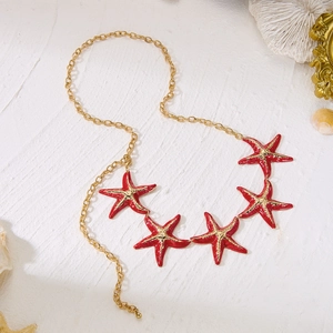 Goldene Taillenkette mit roten Seestern-Anhängern für sommerliches Strand-Styling