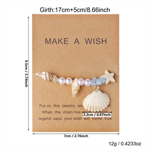 Detail von Strandarmband mit Seestern, Muschel und Perlen auf Make-A-Wish-Karte