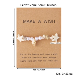 Detailansicht des Perlenarmband mit Seestern Muschel Anhänger auf einer Geschenkkarte