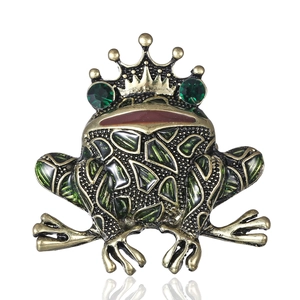 Retro Alloy Frog Prince Brooch With Crown Green Rhinestone Eyes Enamel Animal Pin For Women Fashion Jewelry Gift