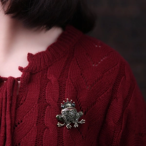Cute cartoon frog brooch with crown and green enamel on vintage bronze metal base