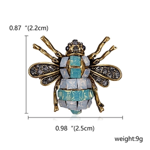 Vintage gold bee brooch with blue crystals and grey rhinestones size 2.2cm x 2.5cm