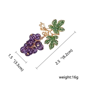 Broche élégante grappe de raisin violet avec feuilles en émail vert et cristaux étincelants