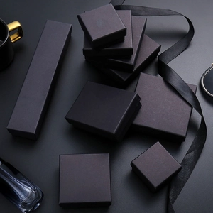 Elegante juego de cajas de regalo para joyas en negro mate para collares y anillos