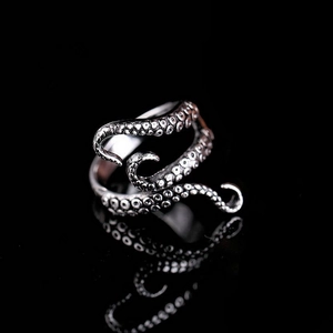 Adjustable punk octopus tentacle ring in vintage silver alloy with detailed suction cups