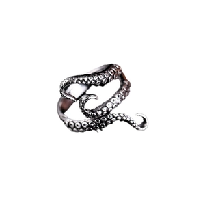 Adjustable punk octopus ring featuring antique silver alloy tentacles in gothic style
