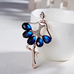 Élégante broche danseuse en or rose avec gemmes bleu marine et cristaux scintillants