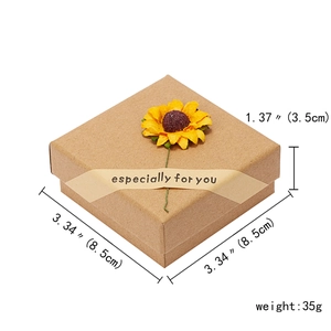 Detail view of sunflower kraft paper jewelry gift box measuring 8.5x8.5x3.5cm and 35g weight