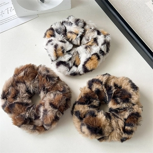 Chouchous en Fausse Fourrure Imprimé Léopard pour Femmes Automne Hiver Peluche Bandeaux Élastiques Mode Rétro Grands Accessoires Cheveux