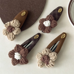Handmade Woolen Yarn Flower Hair Clip Vintage Autumn Style Coffee Brown Plaid Side Clip Bangs Hairpin Accessory For Women