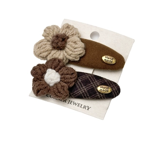Handmade knitted flower hair clips set with brown felt base and golden metal accents