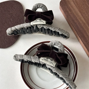 Vintage Large Hair Claw Clip French Velvet Ribbon Bow Fabric Wrapped Shark Clip For Women Girls Elegant Hair Accessories