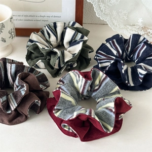 Scrunchie Géant Tricoté Vintage pour Femmes Rayé Contraste Élastique à Cheveux Doux Porte Queue de Cheval Accessoires de Coiffure