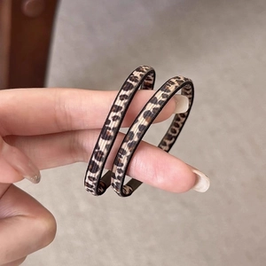 Set di due cerchietti sottili con stampa leopardata per acconciature alla moda