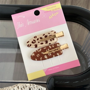 Zweiteiliges Set eleganter Haarspangen mit Leopardenmuster und goldenen Entenschnabelclips