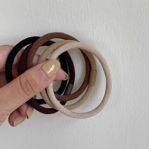 Set di cinque elastici per capelli a costine ad alta elasticità in tonalità della terra