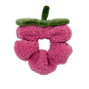 Coletero de lana de cordero con diseño de frambuesa rosa y hoja verde para niñas