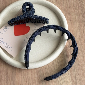 Ensemble pince à cheveux et serre-tête en denim bleu marine avec chaînes en métal