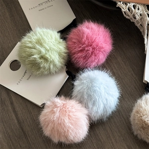Set di elastici per capelli con pompon di peluche colorati in cinque tonalità pastello