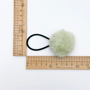 Grazioso elastico per capelli con pompon verde e banda elastica nera con misura