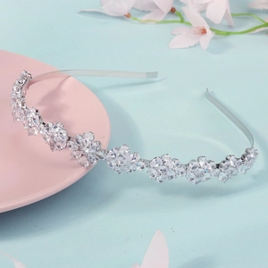 Serre-tête fleur en cristal argenté pour mariages avec design floral en pierre zircon