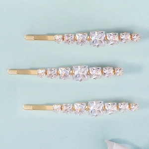 Three-piece gold-plated hair clip set featuring gradient square sparkling rhinestones