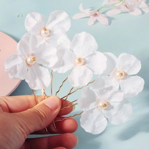 Five-piece set of white fabric flower hair pins with pearls and gold wavy metal forks
