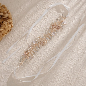Bandeau de mariée bohème élégant avec perles, cristaux et feuilles dorées sur ruban