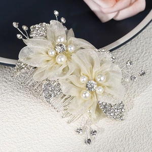 Peigne à cheveux de mariée élégant avec fleurs en résille, perles et cristaux