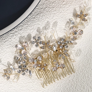 Peigne à cheveux de mariée doré fait main avec perles de cristal et fleurs en résine