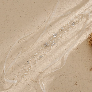 Serre-tête de mariée argenté avec perles blanches et cristaux sur ruban en mousseline