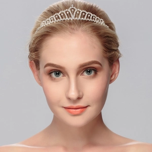 Couronne de mariée classique en alliage argenté avec strass blancs pour mariage et fête