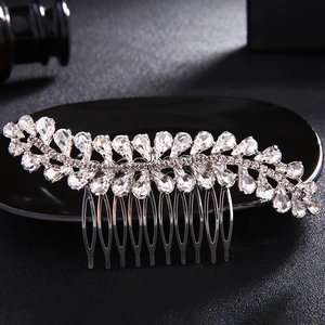 Macro view of silver bridal hair comb with teardrop rhinestones and 10-tooth metal base