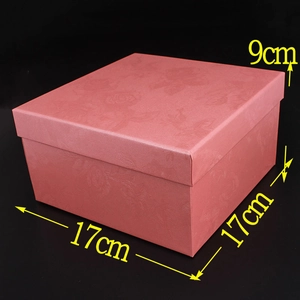 Scatola regalo sposa quadrata rosa con rose a rilievo misura 17x17x9cm per gioielli