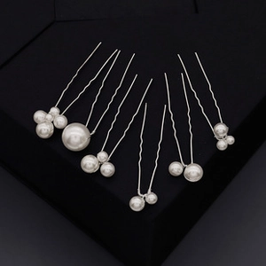 Detailed view of U-shaped hair pins with mixed size pearls and non-slip silver metal sticks