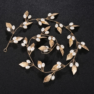 Serre-tête de mariée doré fait main avec feuilles en alliage et perles blanches sur noir